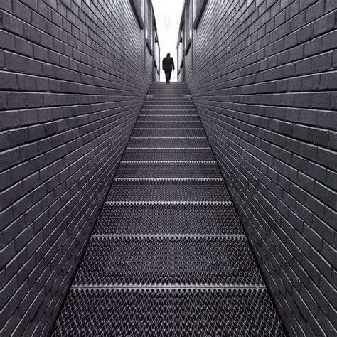 9 Tips For Striking Black And White Urban Photography On Iphone