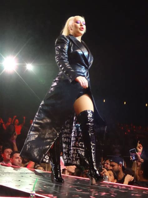 Christina Aguileras Wardrobe Malfunction Photos Hd Celebrities