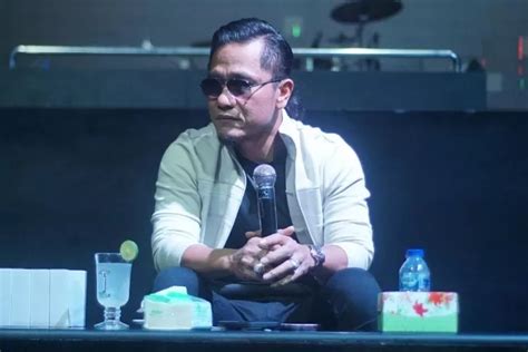 Profil Biodata Dan Fakta Menarik Gus Miftah Ulama Nyentrik Pendiri Pondok Pesantren Ora Aji