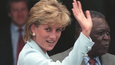 Wie ist prinzessin diana zu tode gekommen? 20 Jahre danach: 3 irre Thesen über Prinzessin Dianas Tod ...