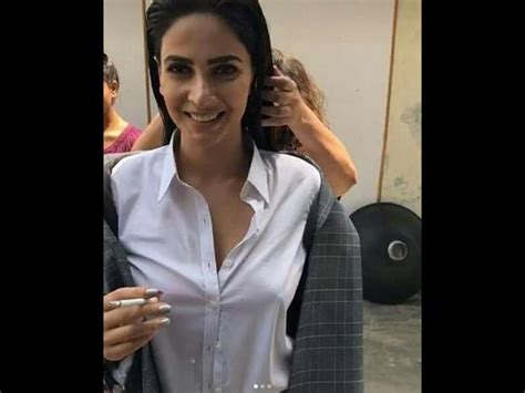 Saba Qamar Trolled For Smoking Wearing Revealing Outfit In Her Leaked