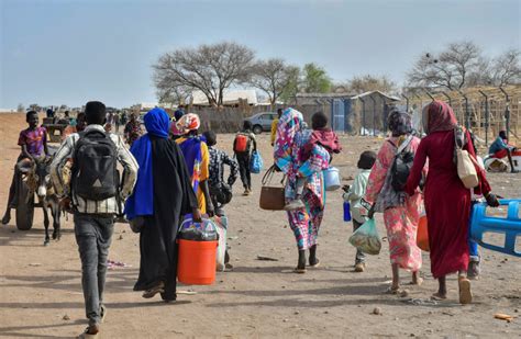 Fleeing Sudan’s Deadly Conflict Thousands Of Exhausted South Sudanese Refugees Return Home