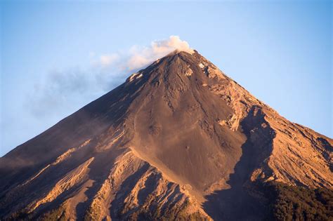 Volcan De Fuego Active Volcano In Guatemala Bilder Und Fotos