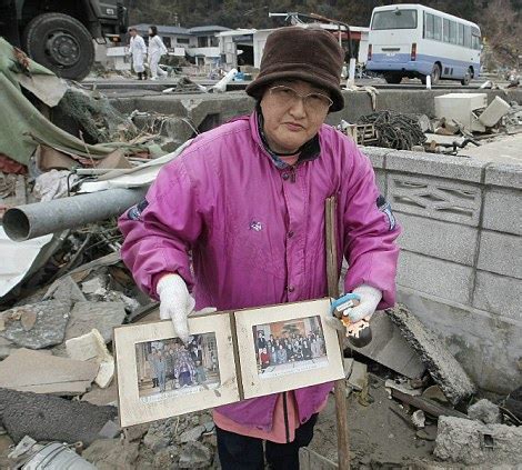 Japan Earthuake And Tsunami Four Days On The Survivors Of The Deadly Tsunami Daily Mail Online