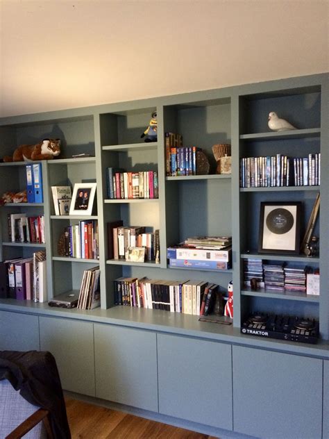 Beautify Your Home With These Modern Built In Bookshelves Decoozy
