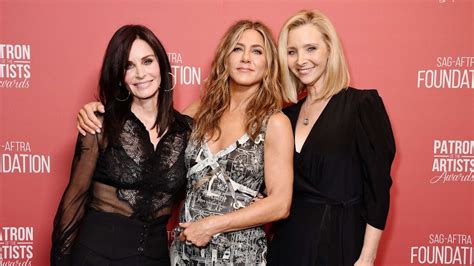 Jennifer Aniston Courteney Cox Celebrate Lisa Kudrows 60th Birthday