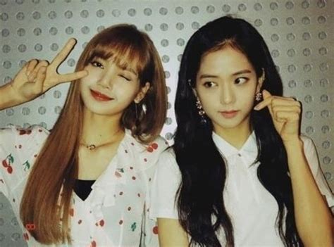 Blackpinks Jisoo And Lisa Spotted Wearing Very Expensive Friendship