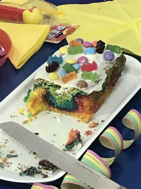 Maybe you would like to learn more about one of these? Regenbogen-Kuchen mit Kakao und Gummibärchen von Himbella ...