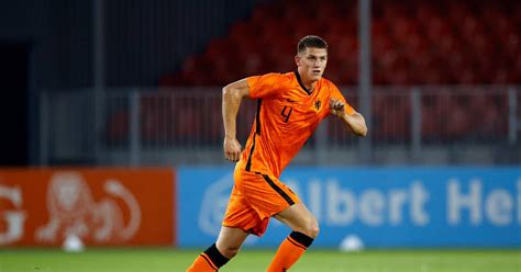 Het jongste oranje mocht aantreden tegen de jeugdclub van frank en ronald de boer, vv de zouaven. Goed nieuws voor Jong Oranje: Botman is fit en gaat mee ...