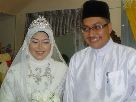 My wife loves me and cares about me very very much, and i wouldn't trade her for even the empress! *Tinta Mahyuddin - This Is What I Think*: Wedding of the ...
