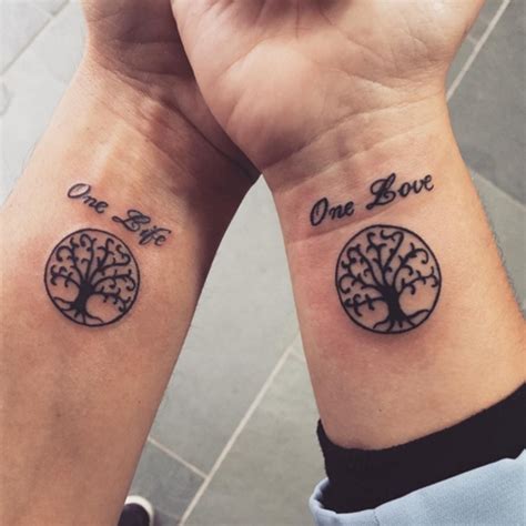 Frase One Love One Life Y Árbol Tatuajes Para Mujeres