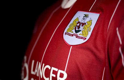 One bristol city fan spotted a different badge on the label to the one on the front of the shirt. Bristol City 17/18 Bristol Sport Home Kit | 17/18 Kits ...