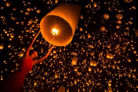 21 Incredibly Beautiful Photos Of The Yi Peng Lantern Festival Sky