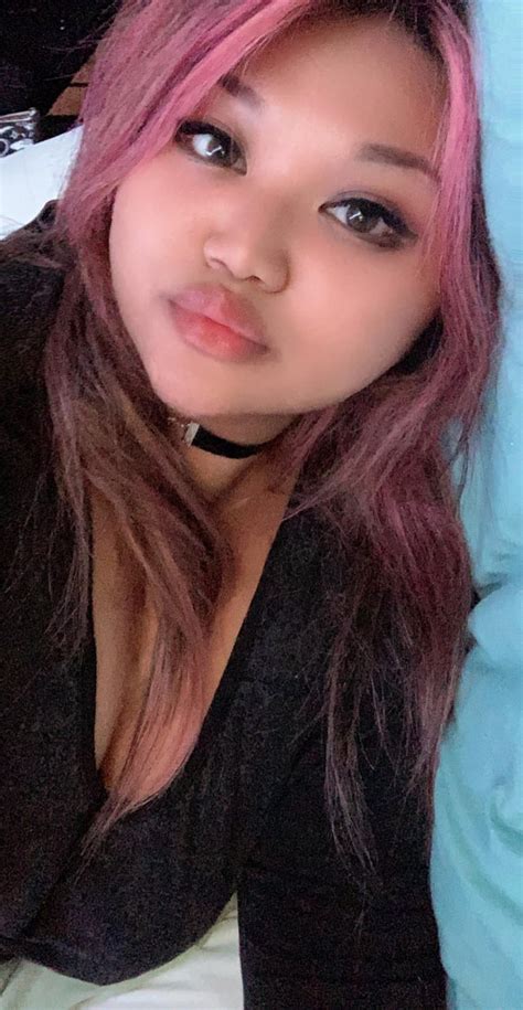 posing in this angle just makes my pussy looks more appealing 🤗 r chubbyasians