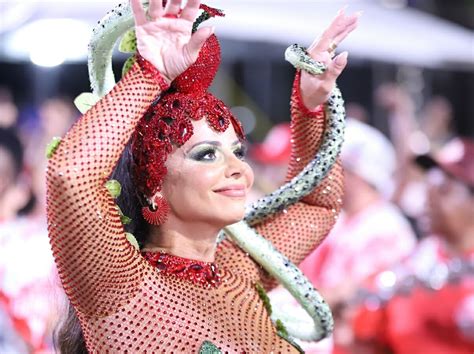 Viviane Ara Jo Surge La Eva Em Ensaio De Carnaval