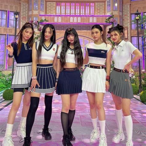 New Jeans Ot5 Kpop Fashion Outfits Stage Outfits Kpop Girl Groups