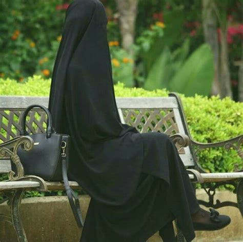 Pin By زينب علي On العبائة الزينبية Beautiful Muslim Women Muslim Women Hijab Islamic Girl