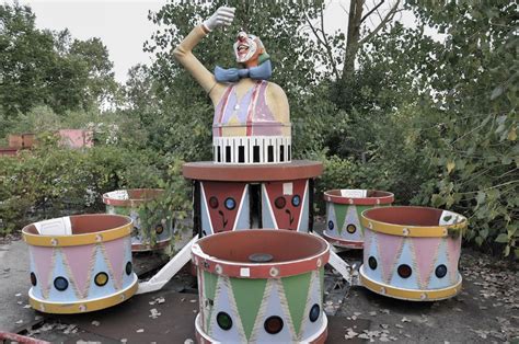 Seph Lawless Photographs Abandoned Theme Parks In His Book
