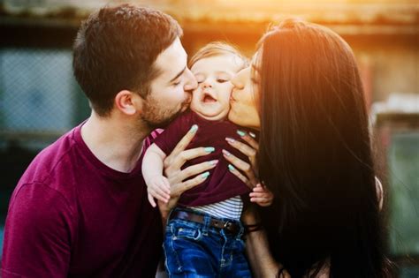 Importancia De Los Besos Y Abrazos Para La Vida De Nuestros Hijos