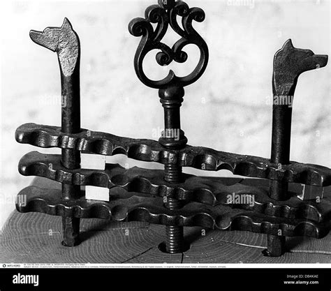 Justice Instrument Of Torture Hand Iron With Thumb Screw Museum Of
