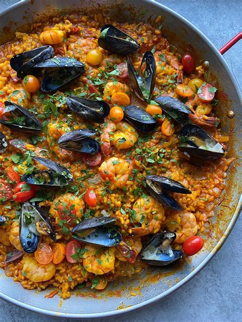 Seafood Paella Is An Easy Delicious And Flavorful Seafood Recipe That