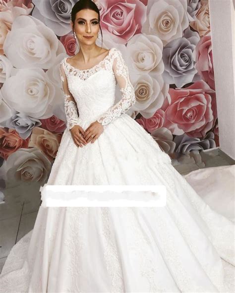 Für hochzeiten ist diese variante seit jahren beliebt und darf natürlich auch im jahr 2016 nicht fehlen. Designer Brautkleider Mit Ärmel | Hochzeitskleider Mit ...