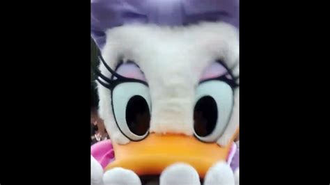 Daisy Duck On The Disneyland Parade Youtube