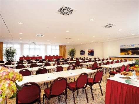 The holiday inn nuernberg city centre just 2 minutes walk from the subway station white tower from there you can reach nuernberg airport in just 15 minutes. Holiday Inn Nürnberg City Centre in Nürnberg