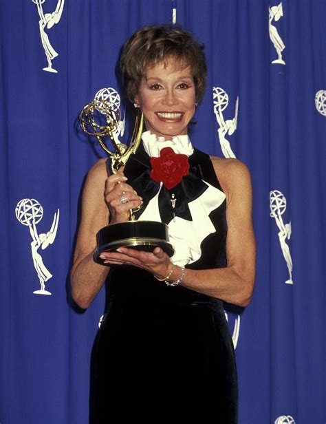 tv icon mary tyler moore dead at 80