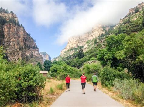 How To Hike Hanging Lake One Of Colorados Most Popular Trails