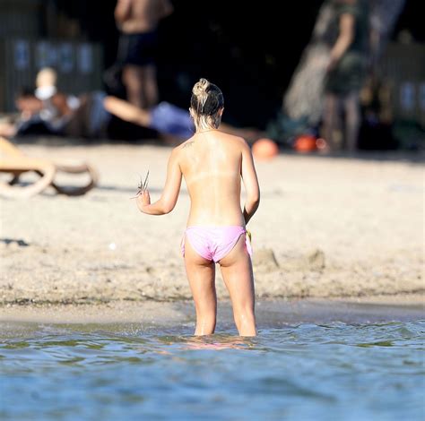 Lady Amelia Windsor Topless At A Beach In Ibiza Hot Celebs Home
