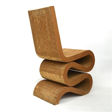 Made of corrugated cardboard and hardboard to the edges. Vintage "Wiggle" Chair by Frank Gehry - 1970s - Design Market