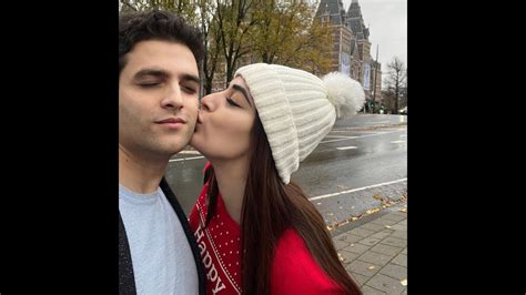 Dr Mehreen Qazi Kisses Husband Ias Athar Aamir Khan Her Valentine S