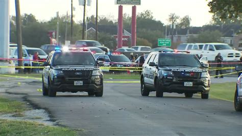Houston Police Officer Shot And Killed Suspect Sought Nbc New York