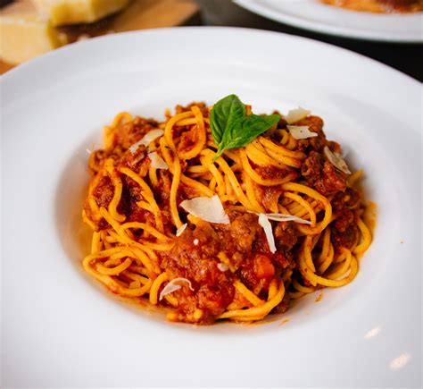 Spaghetti Bolognese - TATORE Ristorante Italiano