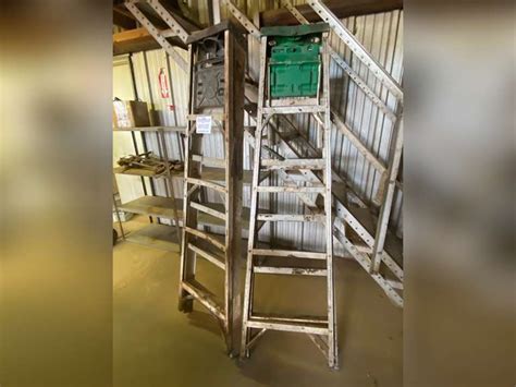 How to use a step ladder the right way. (2) 6' Aluminum Step Ladders - Gavel Roads Online Auctions