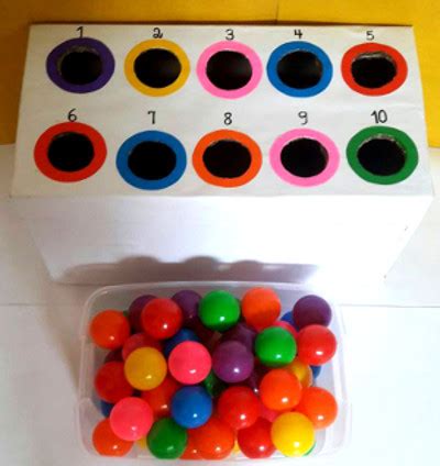 Este juego los acercará, literalmente. Un juego muy divertido con bolas de colores - Actividades infantil