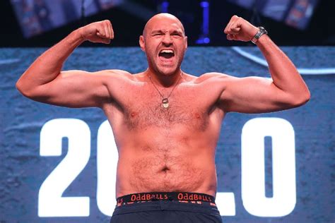Video Tyson Fury Hits The Bag In Ufc Gloves