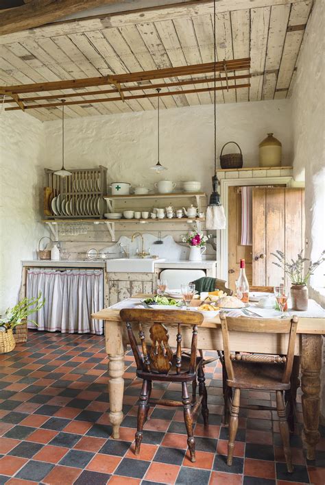 Simplicity works like a charm in. Take a tour around this pretty rustic cottage (With images ...