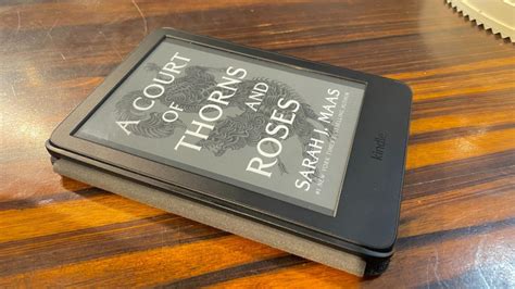 Review Amazons Newest Kindle Is An Excellent Starter E Reader Mashable