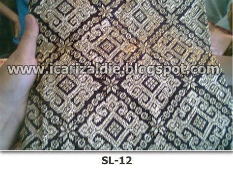 Di antaranya adalah mayang koleksi, benang emas songket, nabila songket, vr textile, songket cek nani, hj. Songket Palembang