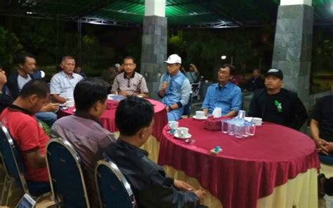 Sambil ngopi kita bisa saling mengobrol, bercanda dan tertawa atau juga curhat dan saling bertukar pemikiran. Ngopi Bareng Bupati Sambil Diskusi Mengoptimalkan Potensi ...