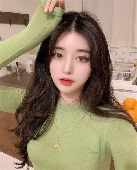홍민하 s instagram post “뚜비 💚” người đẹp châu á nữ thần tóc và làm đẹp