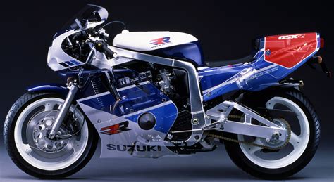 Apart from being a straight out of the crate racer. 【GSX-R750 30年間の軌跡】1989年 GSX-R750R | バイクニュース | タンデムスタイル