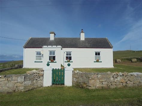 In ireland, hotel rooms are the most common holiday accommodation type. Traditional Irish Cottage Wild Atlantic Way - UPDATED 2021 ...
