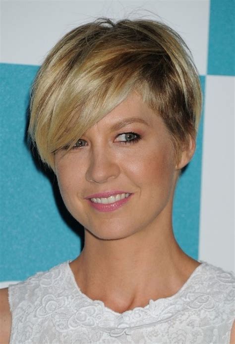 jenna elfman wedge haircut with side swept bangs for women styles weekly