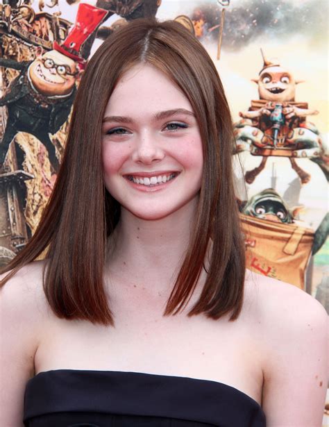 Elle Fanning With Lovely Warm Brown Hair So Pretty Actrices Bonitas