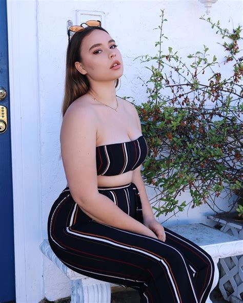 Not only has this shapely australian beauty has here audrey is wearing the over dramatic velvet dress from fashion nova. Powerful photos for venecia cruz, Sarina Nowak | Thick Girl Summer Lookbook Outfit Ideas ...