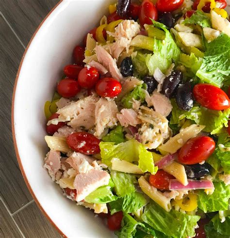 Get the nutrition facts for this beloved. 10-Minute Costco Salad Hacks | Costco salad, Quick weeknight dinners, Easy chicken recipes