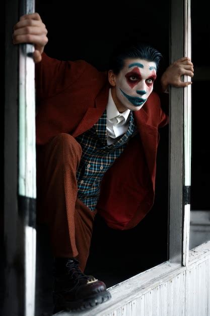 Retrato De Homem Com Maquiagem De Palha O Assustador Foto Gr Tis